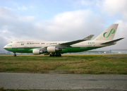 Boeing 747-4H6 (HZ-AWA1)