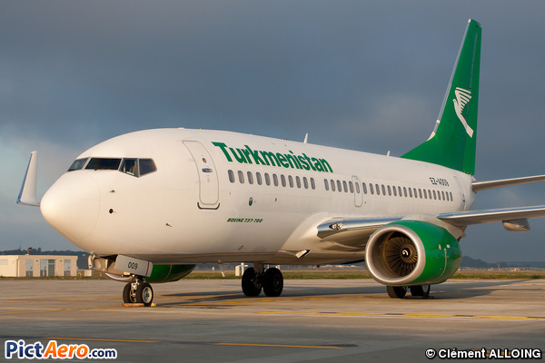 Boeing 737-7GL (Turkmenistan Airlines)