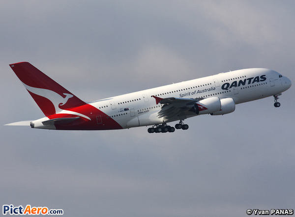 Airbus A380-842 (Qantas)