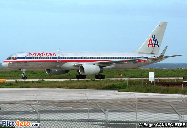 Boeing 757-232 (American Airlines)