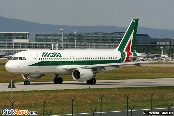 Airbus A320-211 (Alitalia)