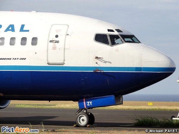 Boeing 737-33A (Air Austral)