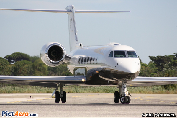 Gulfstream Aerospace G-550 (G-V-SP) (Private/Privé)