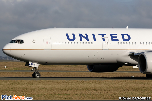 Boeing 777-222 (United Airlines)