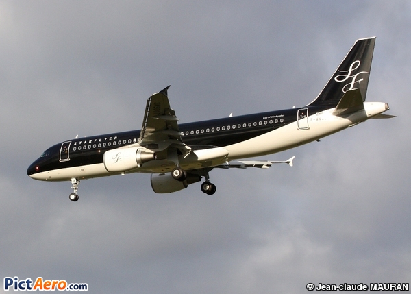 Airbus A320-212 (Star Flyer)