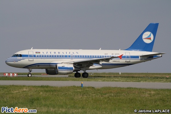 Airbus A319-111 (Azerbaijan Airlines)
