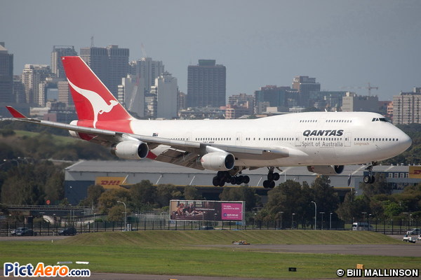 Boeing 747-438 (Qantas)