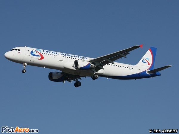 Airbus A321-211 (Ural Airlines)