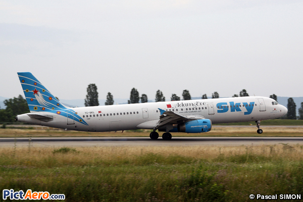 Airbus A321-231 (Sky Airlines)