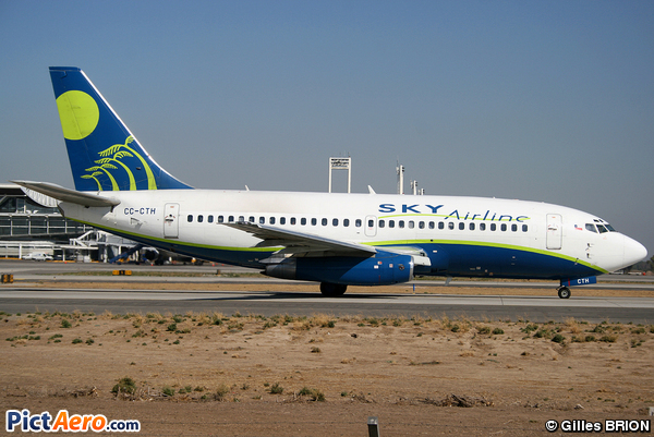 Boeing 737-230 (Sky Airlines)