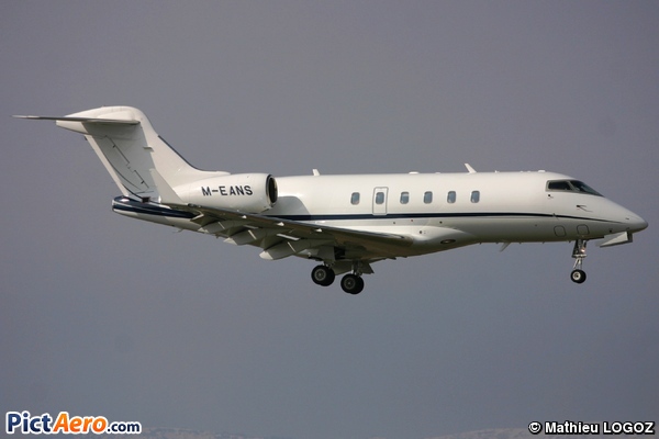 Bombardier BD-100-1A10 Challenger 300 (YH Aviation)