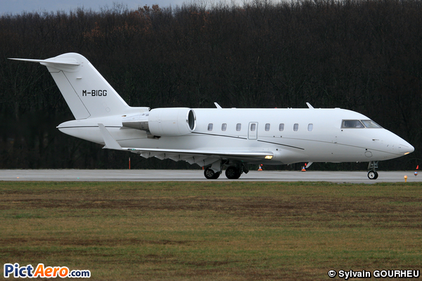 Canadair CL-600-2B16 Challenger 605 (The World is Yours Ltd.)