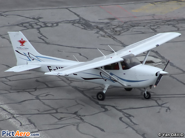 Cessna 172SP Skyhawk (Aéroclub des Trois Vallées - Courchevel)