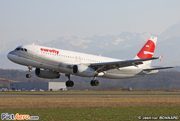 Airbus A320-233 (Meridiana Fly)