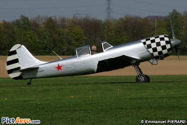 Yakovlev Yak-50 (Private / Privé)