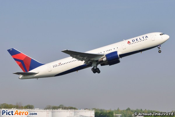 Boeing 767-324/ER (Delta Air Lines)