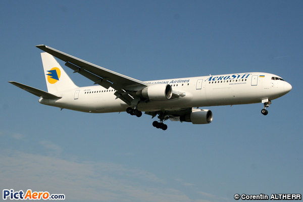 Boeing 767-33A/ER (AeroSvit Ukrainian Airlines)