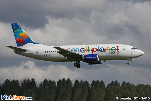 Boeing 737-382 (Small Planet Airlines)