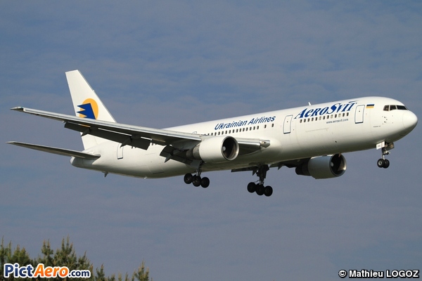 Boeing 767-33A/ER (AeroSvit Ukrainian Airlines)