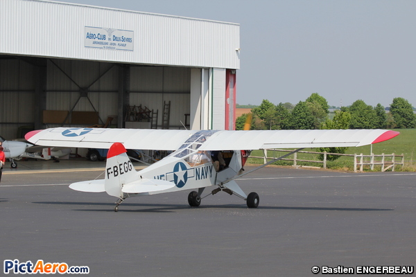 Piper J-3C-65 Cub (Aéroclub des Deux-Sèvres)