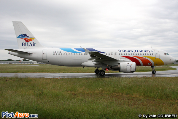 Airbus A320-212 (Balkan Holidays Air)