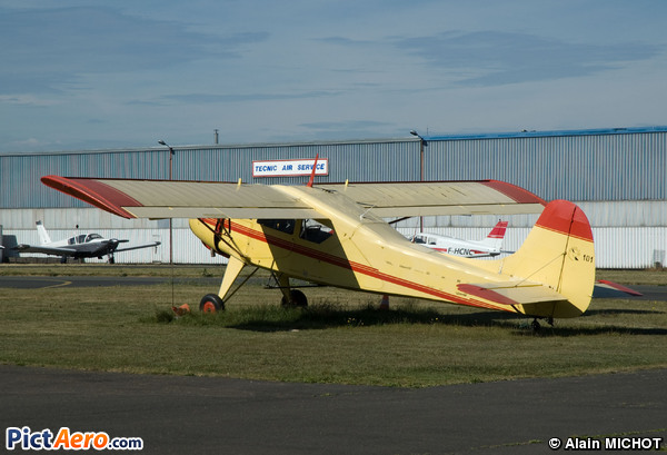 PZL-101 Gawron (Private / Privé)