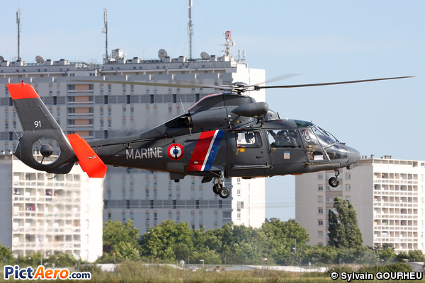 Aérospatiale SA-365N-1 Dauphin (France - Navy)