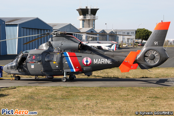 Aérospatiale SA-365N-1 Dauphin (France - Navy)