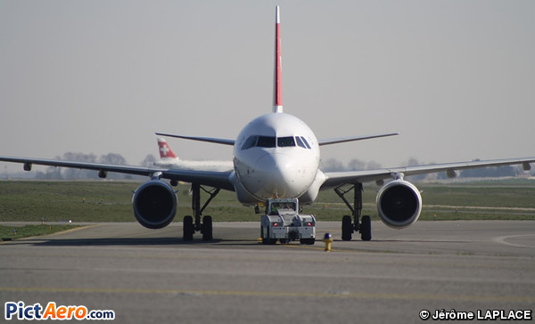 Airbus A321-111 (Swiss International Air Lines)