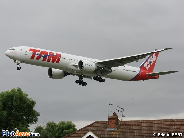 Boeing 777-32W/ER (TAM Linhas Aéreas)