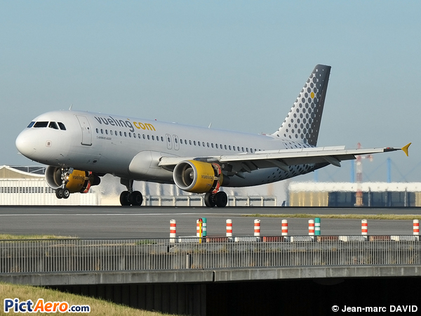 Airbus A320-216 (Vueling Airlines)