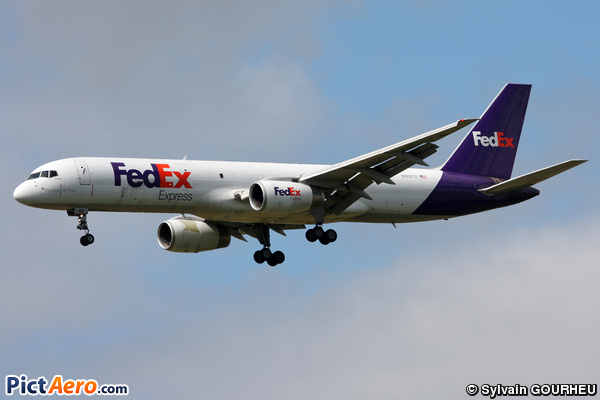 Boeing 757-236 (FedEx Express)