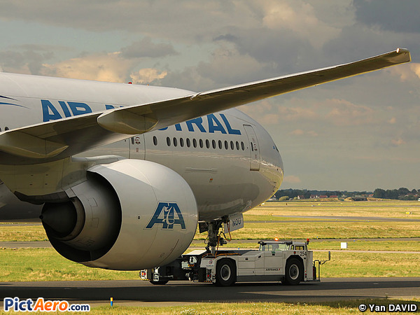 Boeing 777-3Q8/ER (Air Austral)