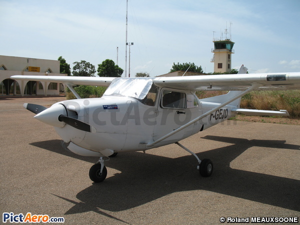 Cessna 172RG Cutlass RG II (Aéro-Club du Cantal)