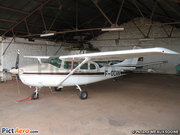 Cessna TU206G Turbo Stationair 6 II  (Private / Privé)
