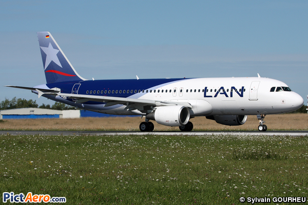 Airbus A320-214 (LAN Airlines)