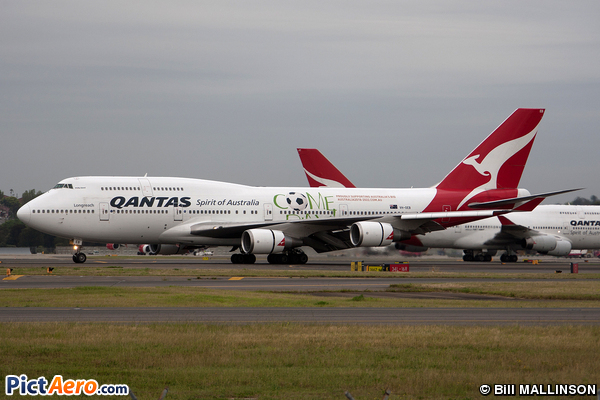 Boeing 747-48E (Qantas)