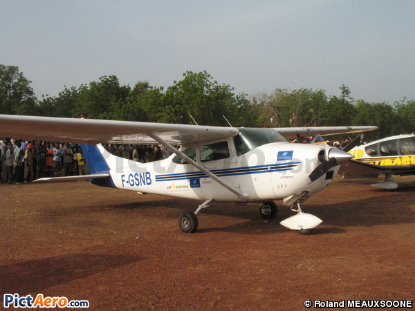 Cessna 182J Skylane (Loc Star Eurl)