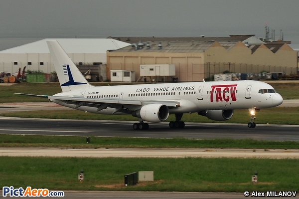 Boeing 757-2Q8 (TACV Cabo Verde Airlines)