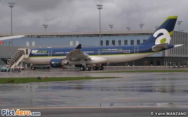 Airbus A330-223 (Air Comet)