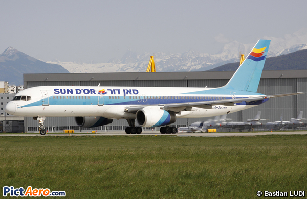 Boeing 757-258 (Sun d'Or International Airlines)