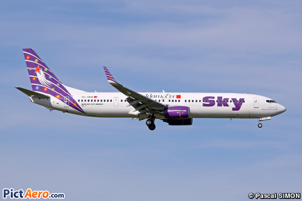 Boeing 737-94X/ER (Sky Airlines)