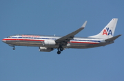 Boeing 737-823