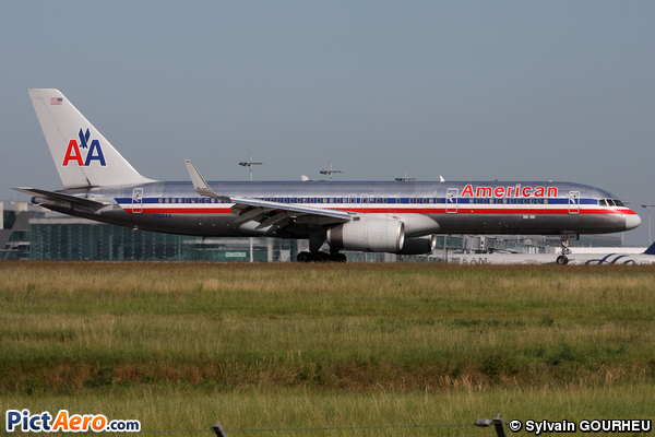 Boeing 757-223 (American Airlines)
