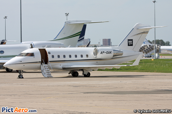 Canadair CL-600-2B16 Challenger 604 (Princely Jets)