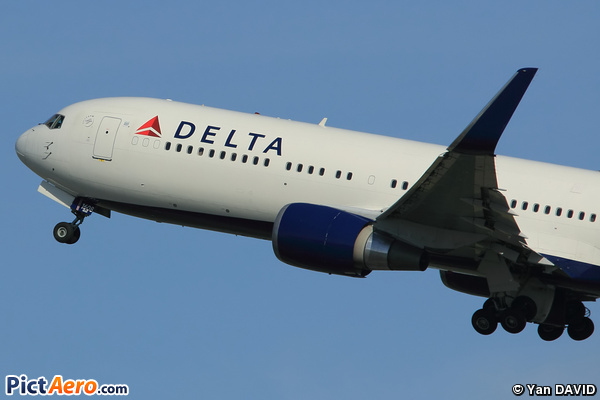 Boeing 767-332/ER (Delta Air Lines)