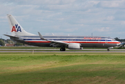 Boeing 737-823