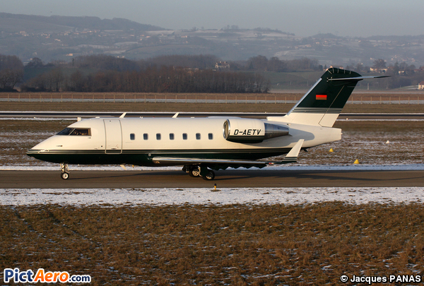 Canadair CL-600-2B16 Challenger 604 (Air Independence)