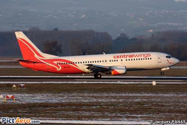 Boeing 737-408 (Centralwings)