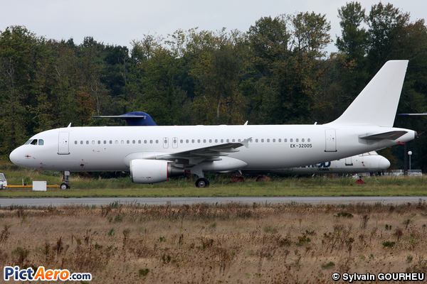 Airbus A320-214 (Armavia)